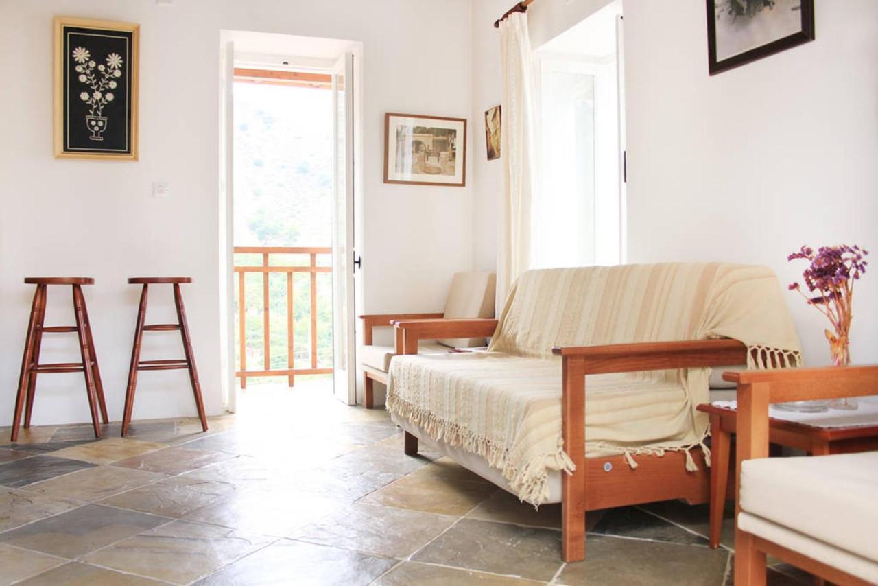 Maison d'hôtes I Plateia à Kalopanagiotis Chambre photo